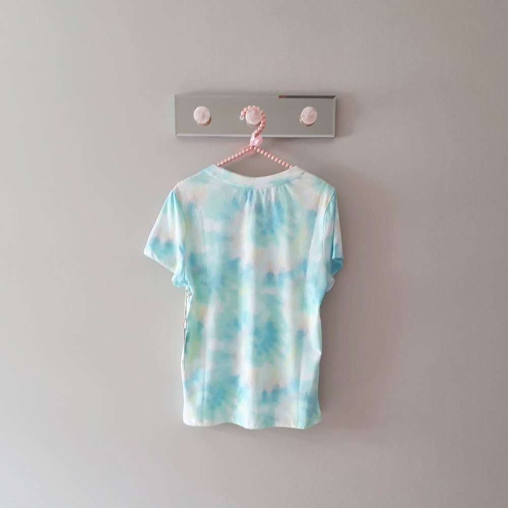 NWT Rae Dunn pastel tie dye “Vacay” print t-shirt - Picture 4 of 4